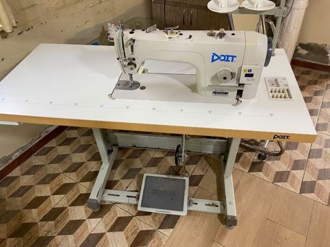 Paltartikan sənaye tikiş maşını – Doıt (model etiketində: DS-9700 — Bakı