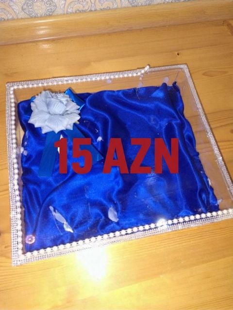 Satılır Zərif Dizaynlı Hədiyyəlik Qutu (Üzüklər üçün) Bu — Digah