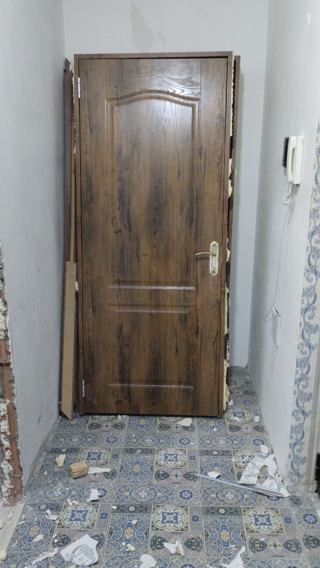 3 eyni rengde formada qapidir 3 unude bir yerde verirəm isteyen olsa — Pəncərələr, qapılar, balkonlar, Bakı