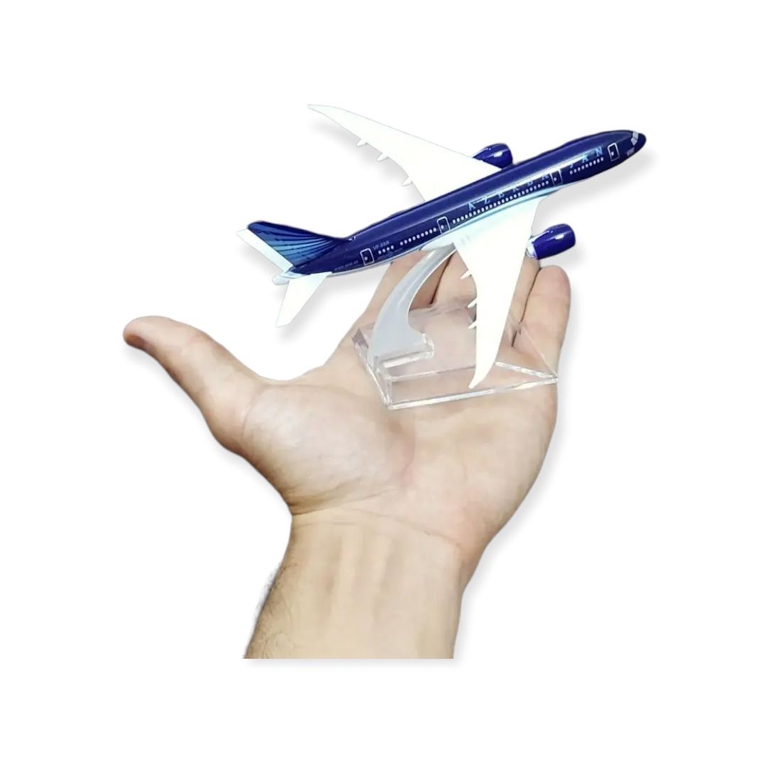 Azal Boeing 787 Balaca Təyyarə modeli, metal, 13.5 sm — Mallar, Bakı (2)