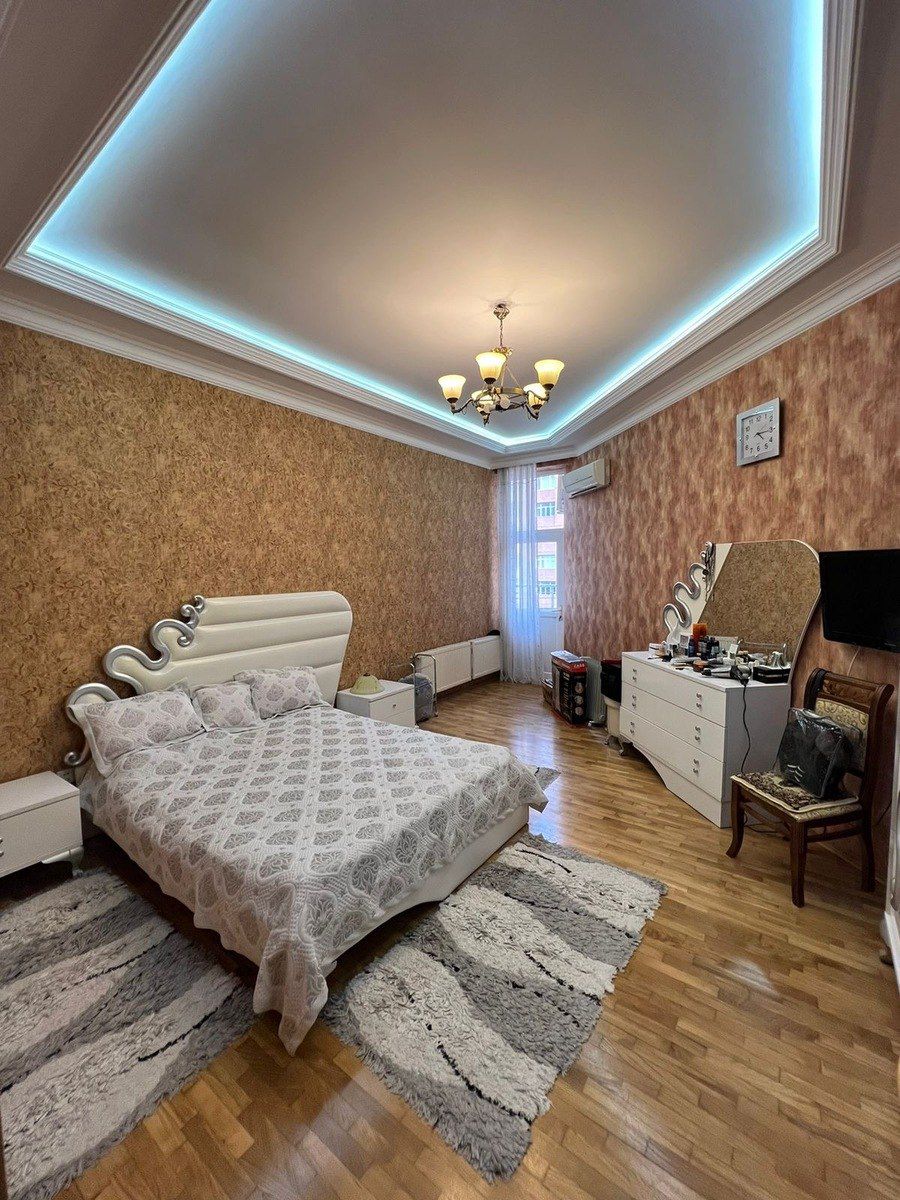 Satılır 4 otaqlı yeni tikili 200 m² — Mənzil, Bakı (9)