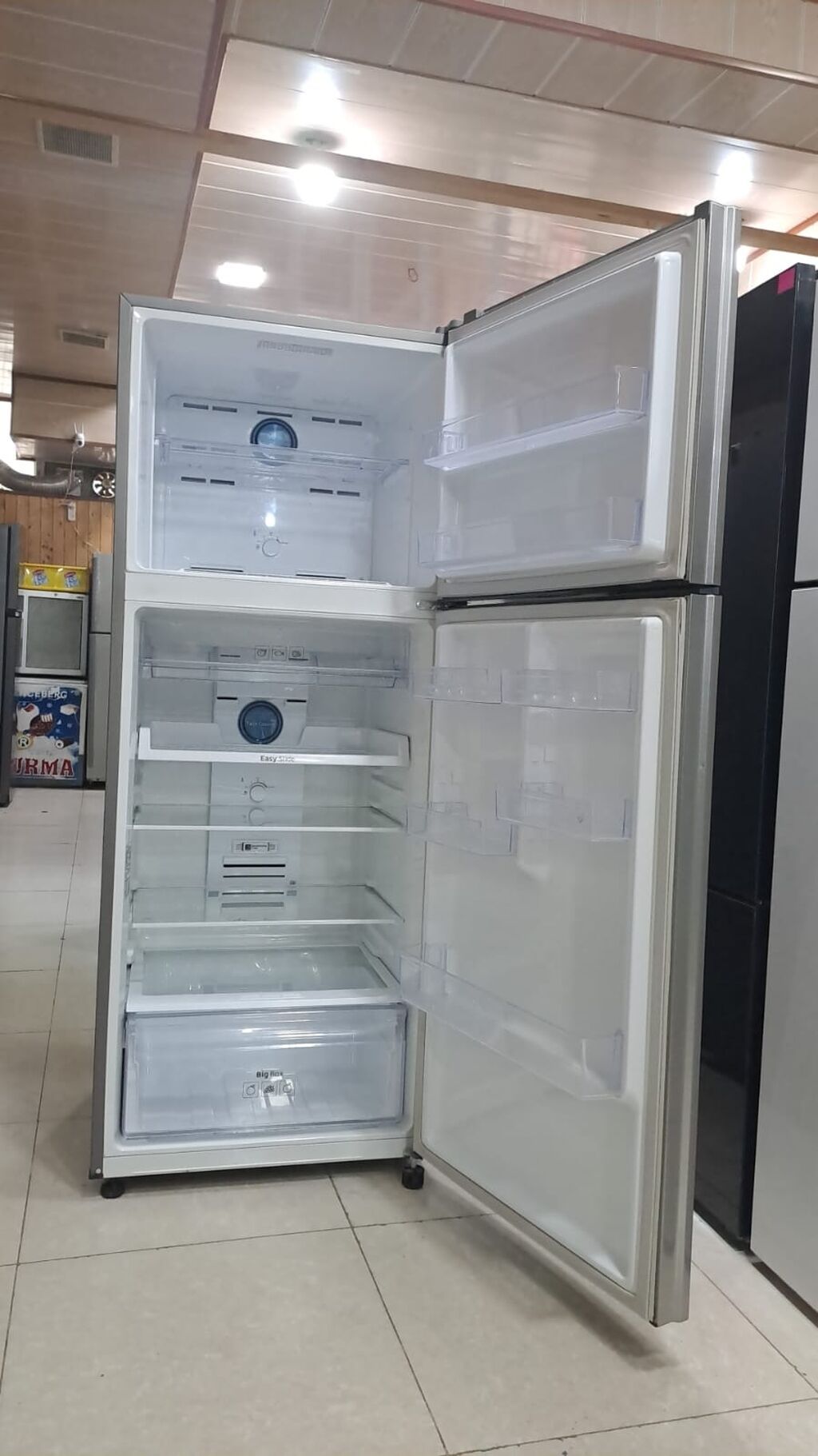 Qaraqarayevde 32 nömreli Məktəbın yanında her qiymətə soyuducu — Soyuducular, Digah (2)
