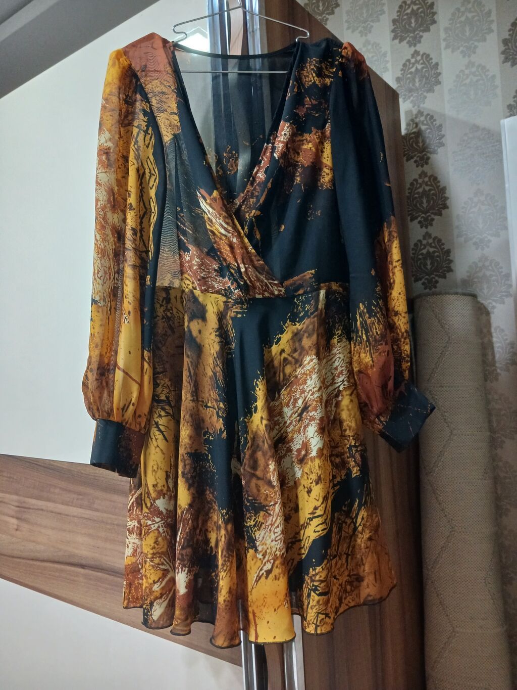 Qadın paltarı – qısa, uzunqollu, V kəsimli - Model: qısa A-kəsim — Gündəlik paltarlar, Bakı (2)
