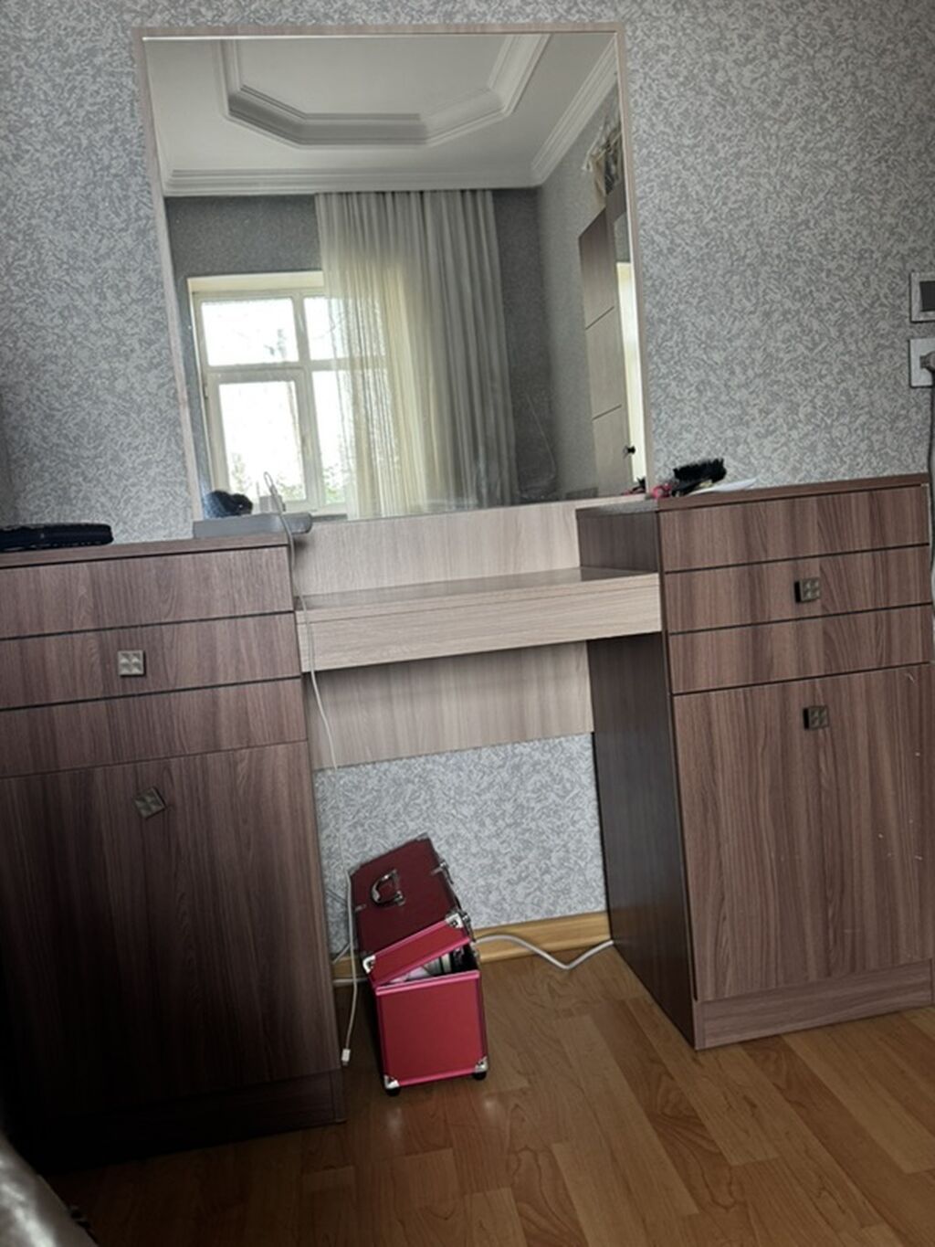 Makiyaj/Toalet masası – geniş güzgülü, saxlama üçün çoxfunksiyalı — Komodlar və tumbalı, Bakı (2)