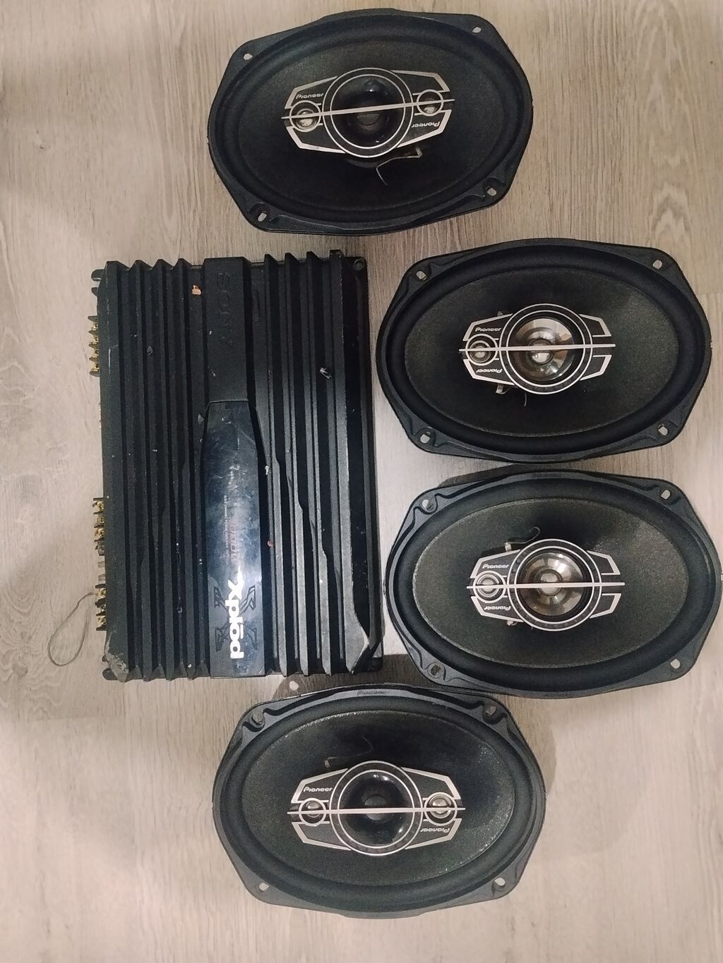 Sony 1000Watt usilitel. 4 ədəd Pioneer 100watt kalonka. 120 hamisi bir — Avtomobil akustikası, Bakı (3)