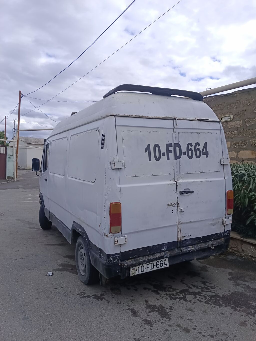 Yükdaşıma üçün praktik və geniş həcmli ağ yük mikroavtobusu 10-FD-664 — Yük maşınları, Digah (2)