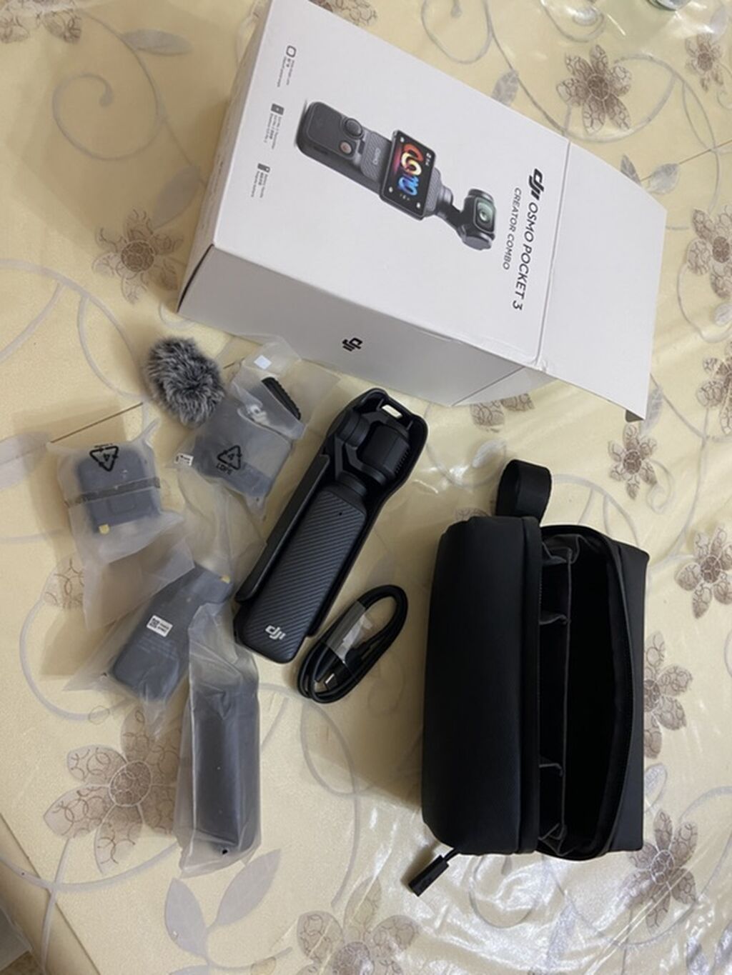 DJI Osmo Pocket 3 – Creator Combo Pakete daxil olan her shey uzerinde — Video kamera, Saray (3)
