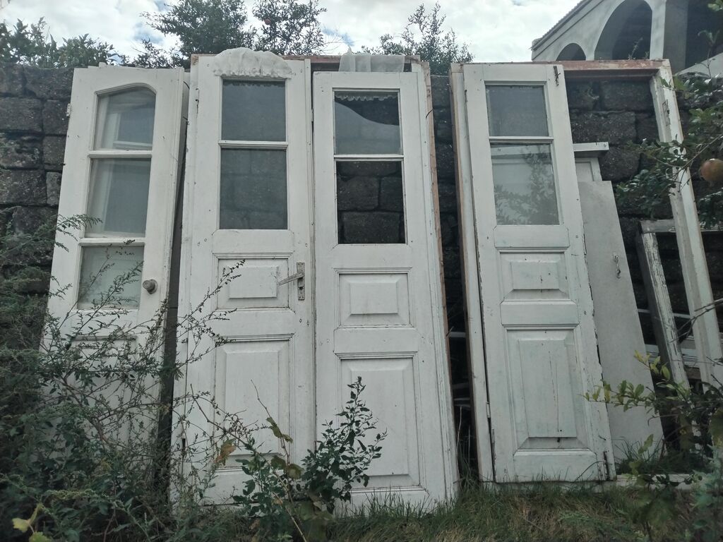 Ağ rəngli taxta qapılar – bir neçə model - Material: kütləvi taxta — Pəncərələr, qapılar, balkonlar, Bakı (2)