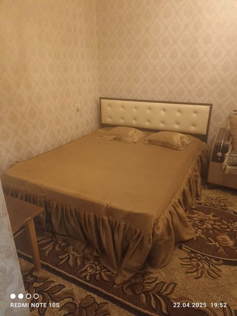 Taxt üstü pakrıval iki yastıq üzü — Bakı