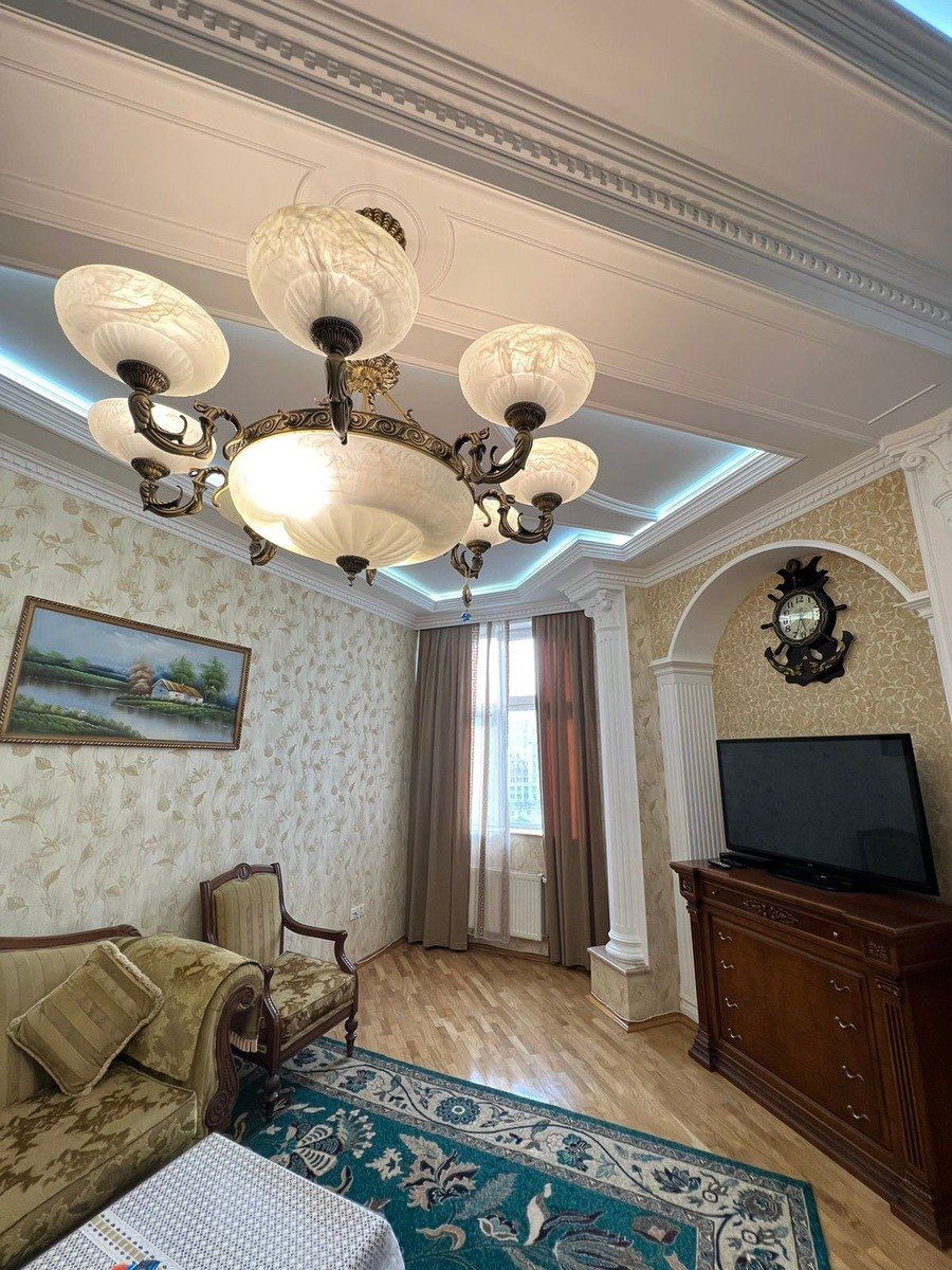 Satılır 4 otaqlı yeni tikili 200 m² — Mənzil, Bakı (2)