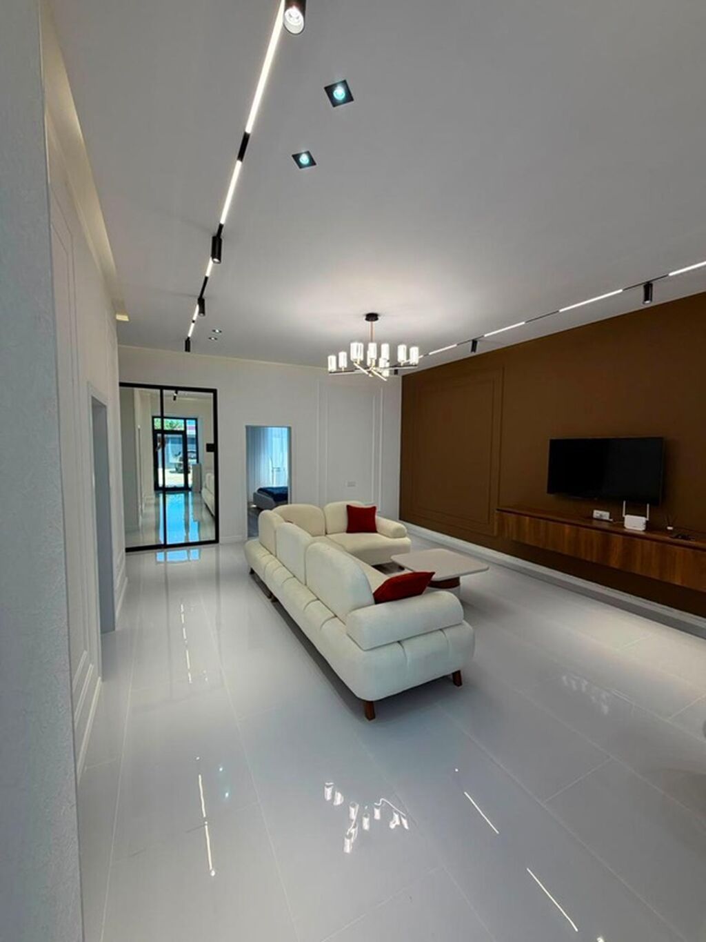 Müasir tərzdə layihələndirilmiş həyət evi - Geniş, tam hasarlanmış — Ev, villa, Bakı (3)