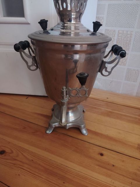 Samovar – klassik metal gövdəli, kömür/odla işləyən model - Material — Sumqayıt