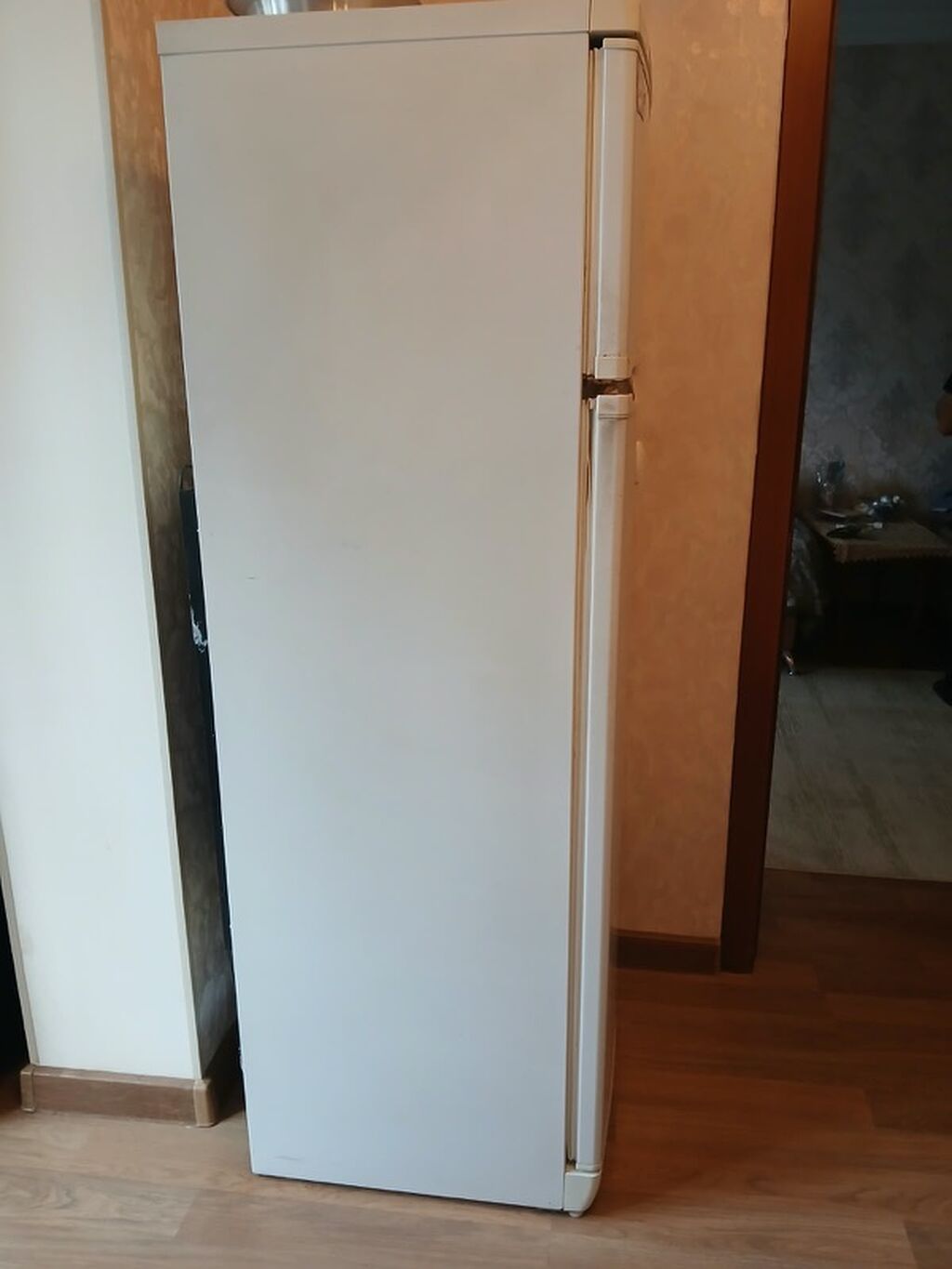 Ağ iki qapılı soyuducu tam işlek gelin geldiyi üçün satilir - Üst — Soyuducular, Bakı (3)