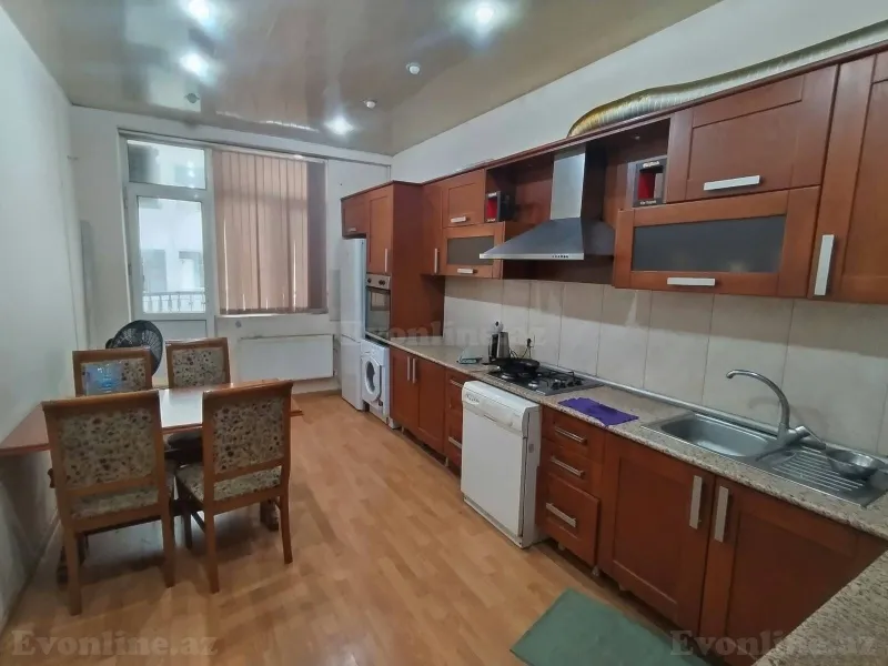 Satılır 4 otaqlı Mənzil Yeni tikili 205 m² Bakı, Yasamal r., Nizami m — Bakı
