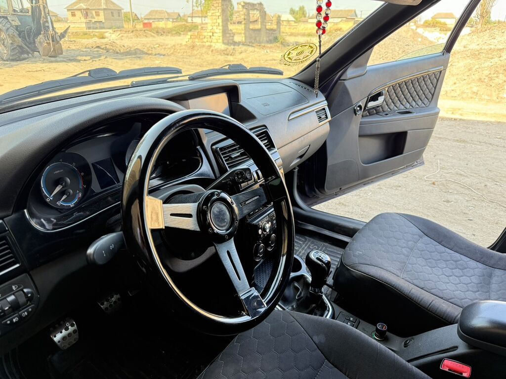 Lada Priora sedan – tünd göy rəng, AZ nömrə nişanı 99 XJ 295. Maşın — Avtomobillər, Bakı (2)