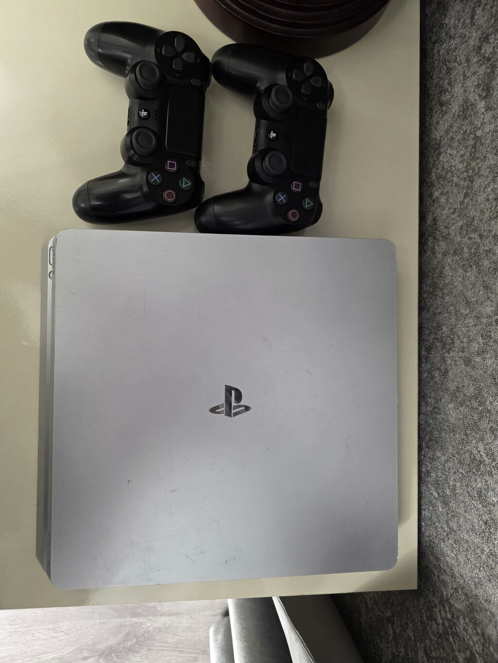 Playstation yaxşı veziyettedir sadece korpusunda balaca ciziqlar var — Oyun konsolları, Bakı