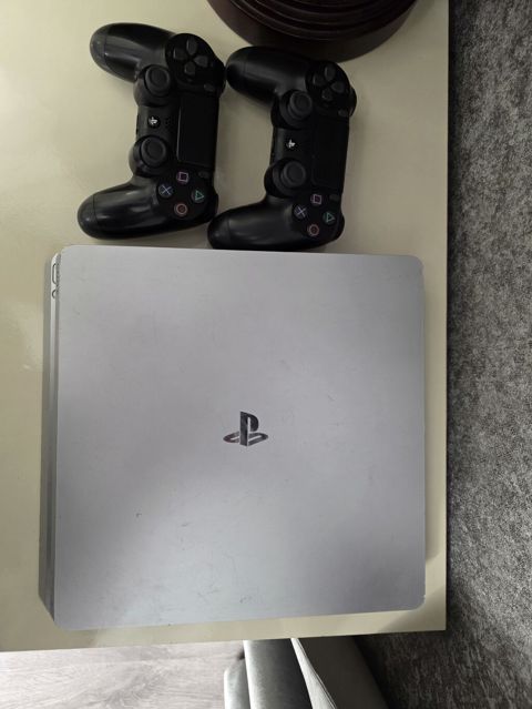 Playstation yaxşı veziyettedir sadece korpusunda balaca ciziqlar var — Bakı