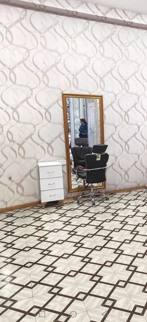 Salon Əşyaları Satılır: Salon güzgüsü, kreslo və tunbuçka yaxşı — Bakı