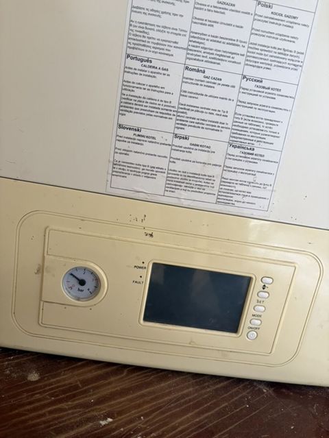 Termogas divar tipli qaz kombisi - İdarəetmə paneli: ön paneldə LCD — Digah