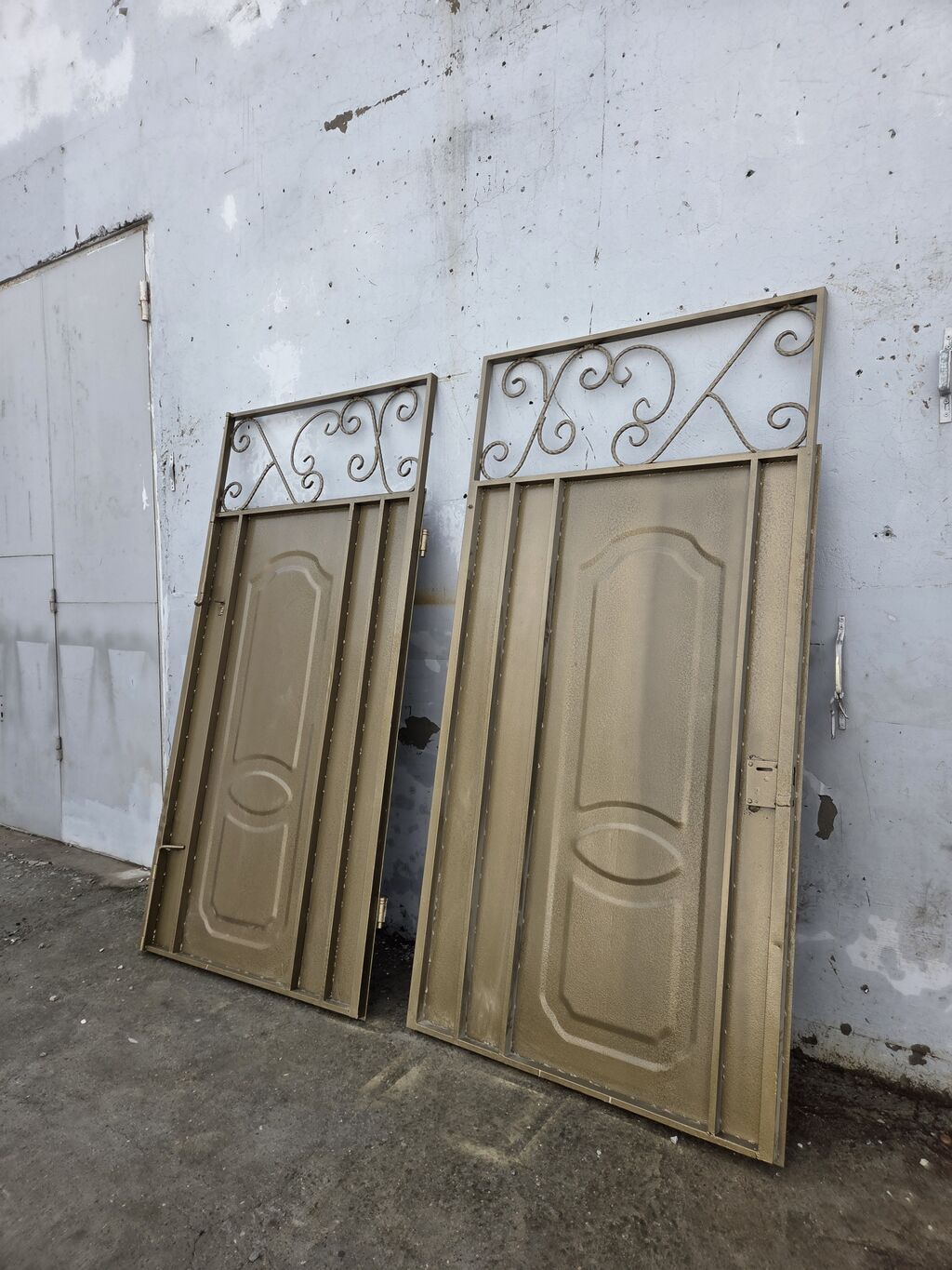 Metall qapı dəsti – dekorativ şəbəkəli üst hissə ilə - Material: tam — Pəncərələr, qapılar, balkonlar, Bakı (8)