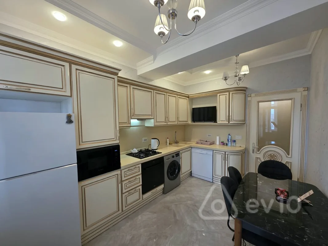 3 otaqlı mənzil, 98 m², İnşaatçılar Prospekti — kirayə — Mənzil, Bakı (8)