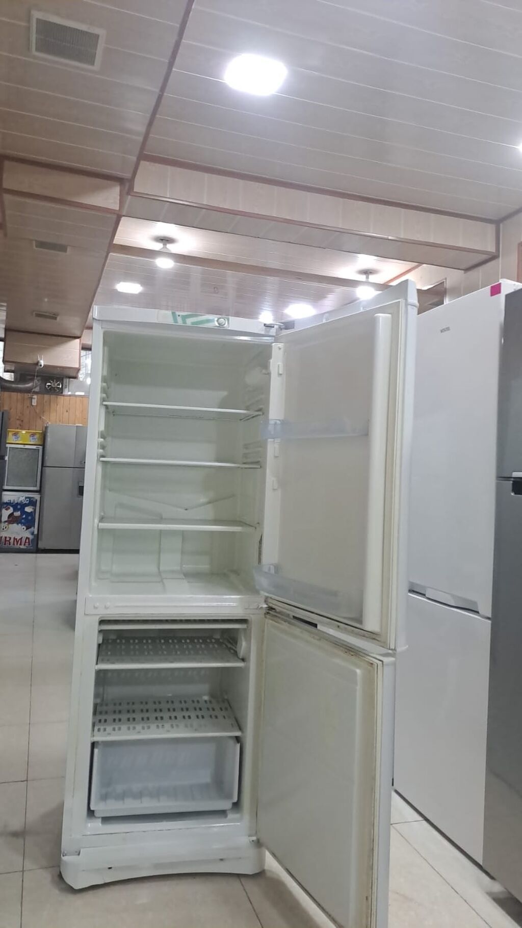 Indesit iki qapılı soyuducu - Rəng: ağ - Qapı düzümü: yuxarıda — Soyuducular, Digah (2)