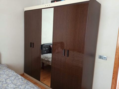 Dörd qapılı sürgülü qarderob - Material: parlaq laminat örtüklü ağac — Qobu