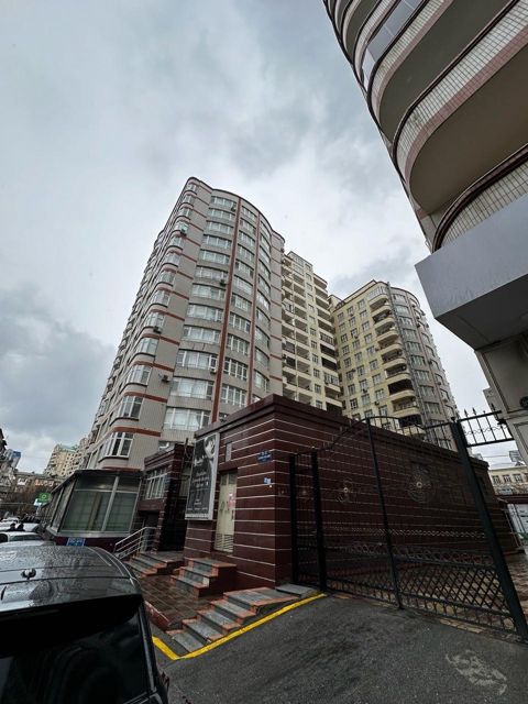 İcarəyə verilir 4 otaqlı yeni tikili 200 m² — Bakı