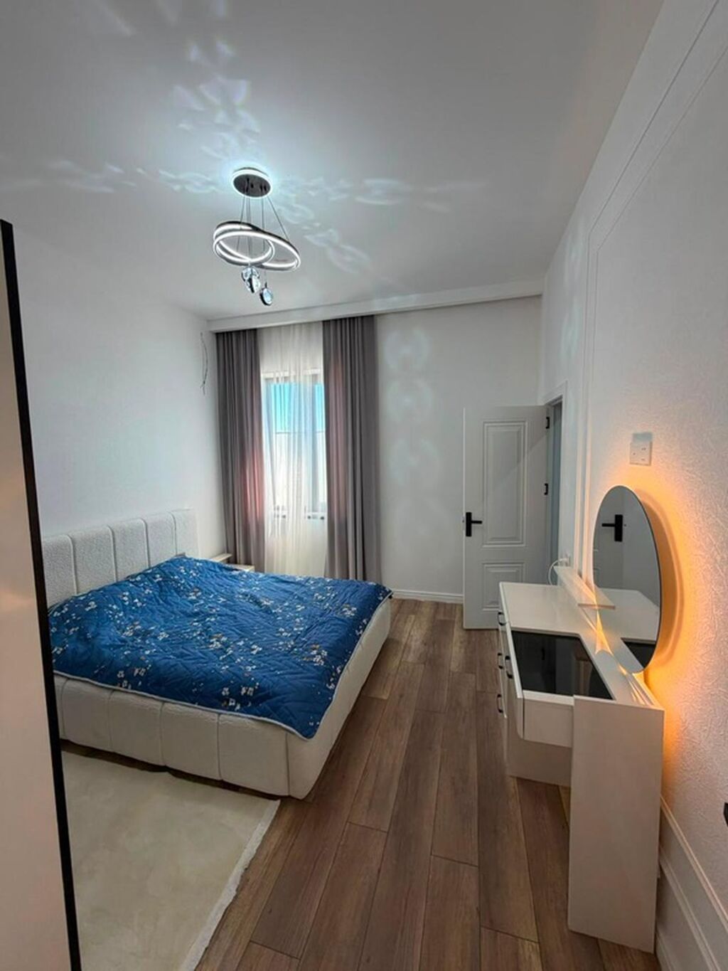 Müasir tərzdə layihələndirilmiş həyət evi - Geniş, tam hasarlanmış — Ev, villa, Bakı (7)