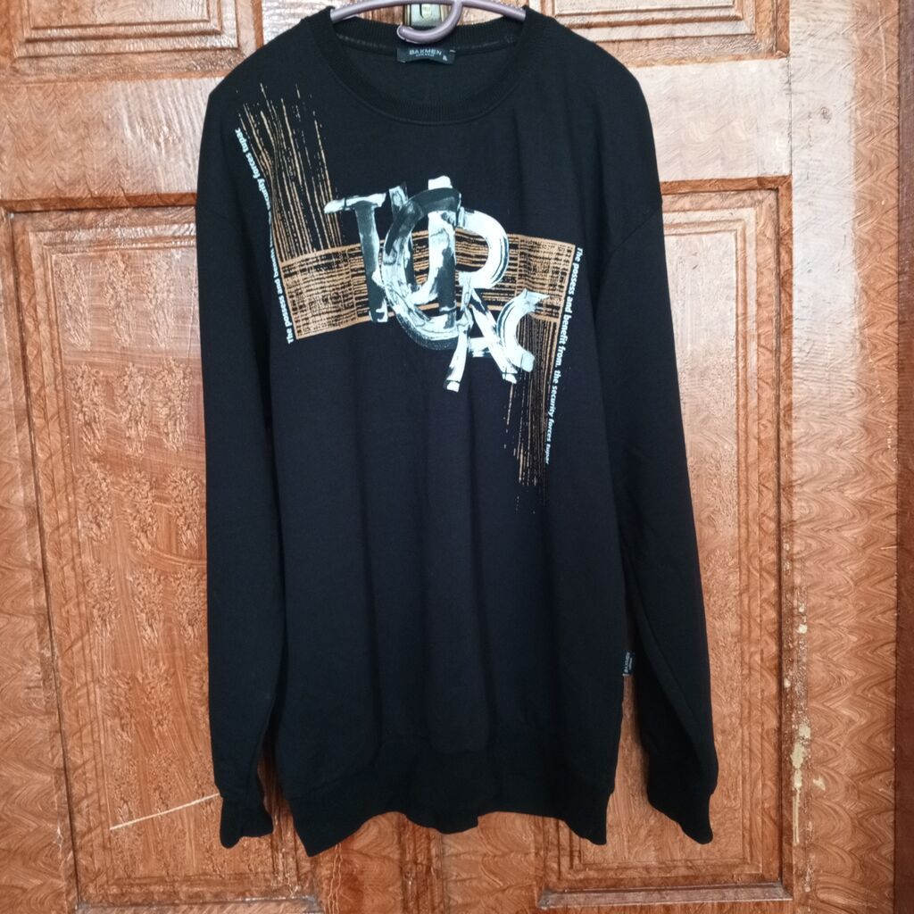 Qara sweatshirt – Tupac temalı - Ön hissə: “Tupac” yazılı, fırça — Hodie və sviter, Liman (2)