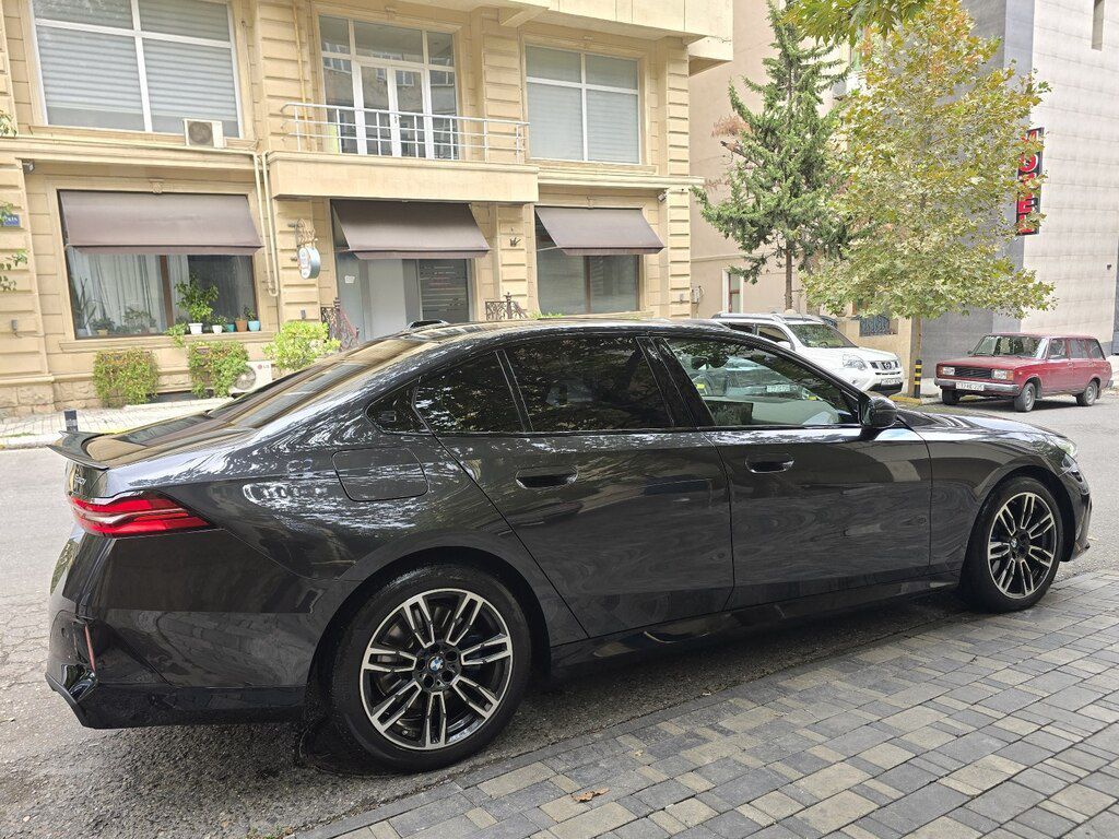 BMW 530, 2.0 L, 2025 il, 12 700 km 10-CA-044 — Avtomobillər, Bakı (4)