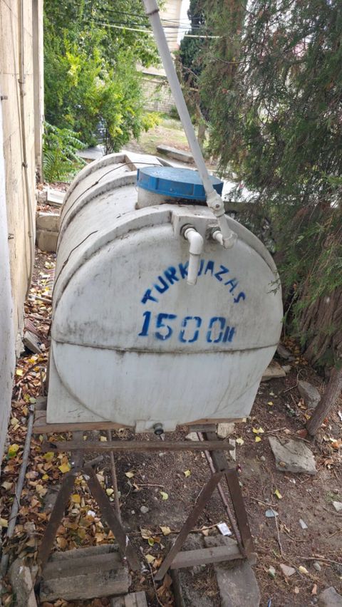 1.5 ton Bak satilir.150 azn — 150 ₼ · Bakı · Su çənləri, kanisterləri, bochkalar 1.5 ton Bak satilir.150 azn — Bakı