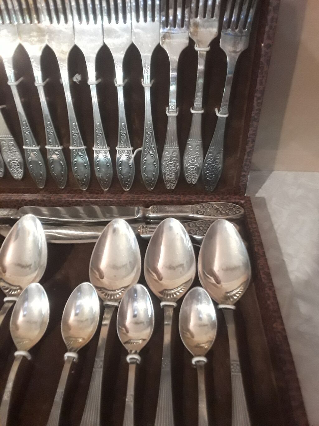 Süfrə ləvazimatları dəsti satılır .Ssri 70ci illər axırı. Neyzilber — Qablar və mətbəx əşyaları, Bakı (2)