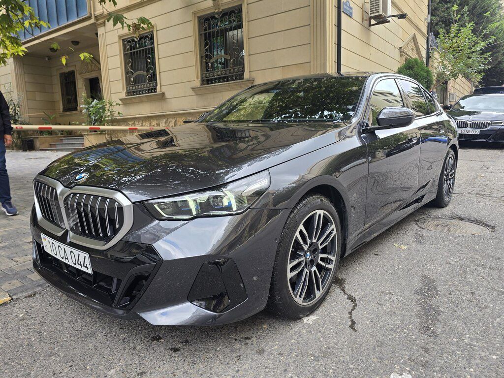 BMW 530, 2.0 L, 2025 il, 12 700 km 10-CA-044 — Avtomobillər, Bakı (5)
