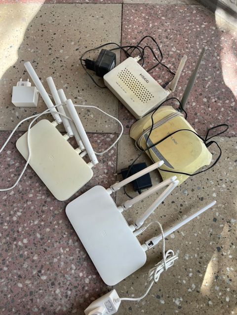 Wi‑Fi marşrutizatorları və aksesuar dəsti Tərkib: - 2 ədəd Xiaomi Mi — Bakı