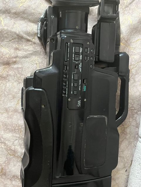 Peşəkar çiyin tipli video kamera - Brend/model: Panasonic Svhs — Bakı