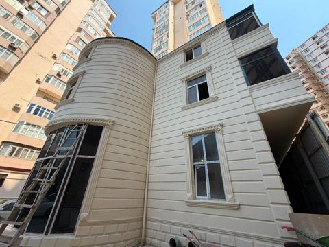 Yasamal rayonunda, 20 Yanvar metrosunun yaxınlığında, sıx yaşayış — Bakı