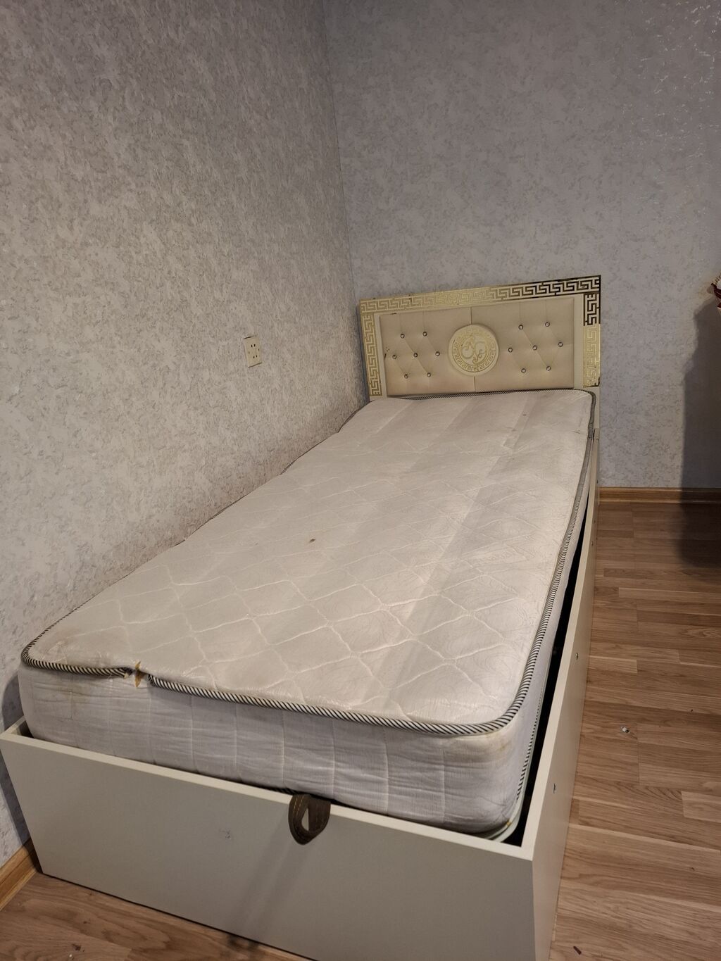 İşlənmiş, Təknəfərlik çarpayı, Bazalı, Matras ilə, Siyirməsiz — Yataqlar, Bakı (2)