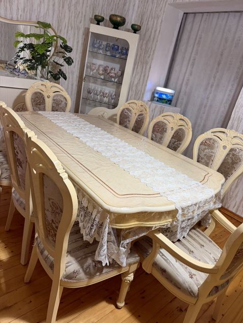 Masa desti 8 stulnan 450₼ satilir .Unvan Xirdalan — Bakı