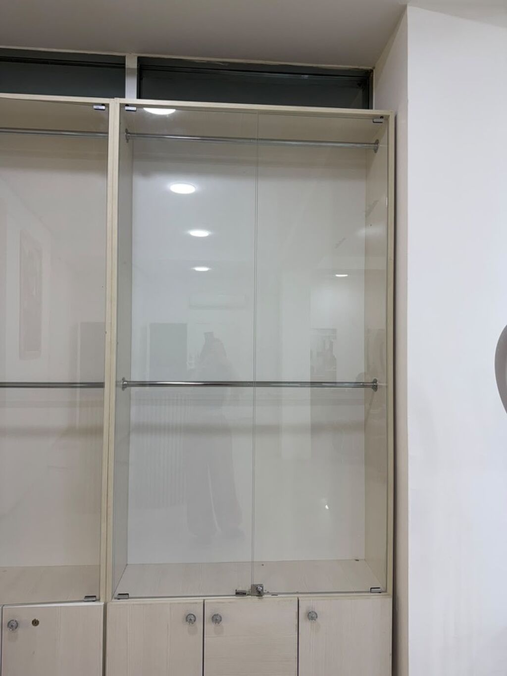 Şüşə vitrin dolabı – iri ölçülü, iki bölməli - Konstruksiya: 2 geniş — Vitrini, Bakı (2)