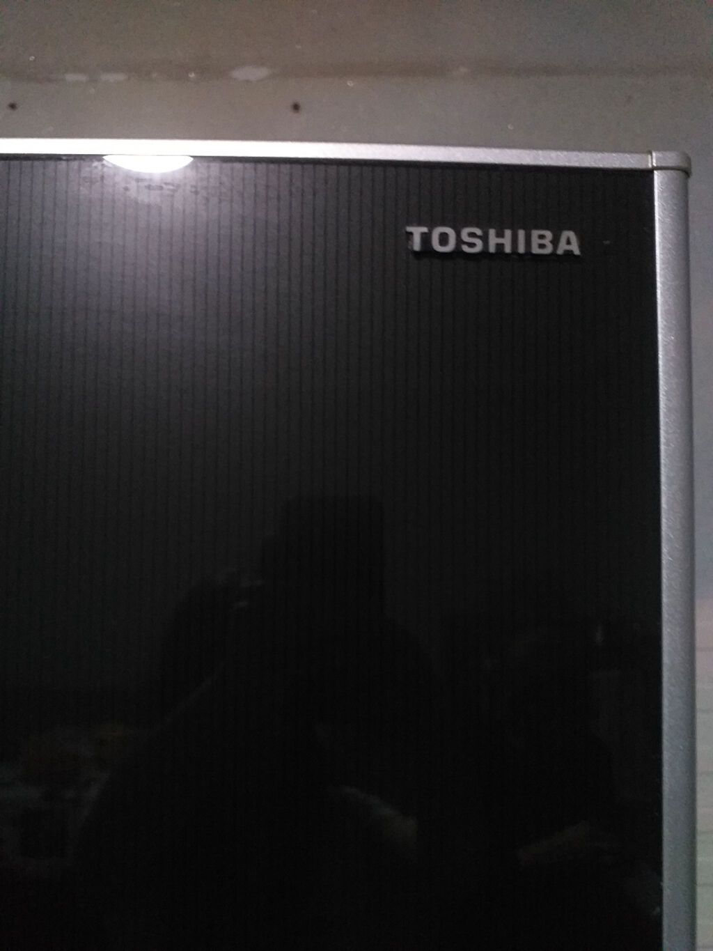 İşlənmiş 2 qapılı Toshiba Soyuducu Satılır, rəng - Qara — Soyuducular, Bakı