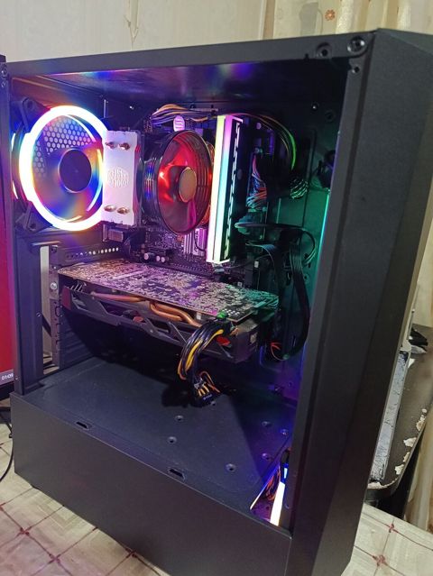 Prosessor (CPU): Intel Core i5-10400F (6 Nüvə / 12 Axın, Baza 2.90 — Bakı