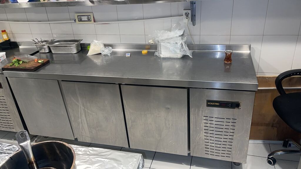 Dezgah soyuducu 950 Azn. Tam ishlek. Olchu 2metr. Unvan Genclik — Soyuq avadanlığı, Bakı