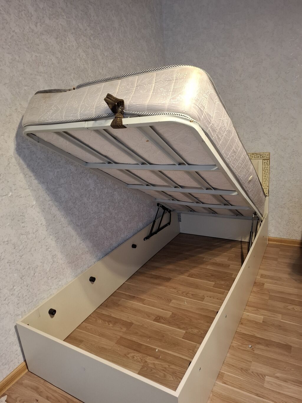İşlənmiş, Təknəfərlik çarpayı, Bazalı, Matras ilə, Siyirməsiz — Yataqlar, Bakı