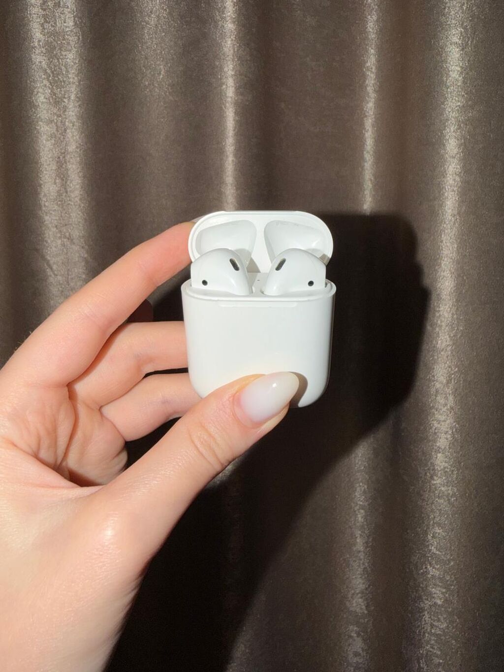 Apple AirPods (1-ci/2-ci nəsil dizaynı) – şarj qutusu ilə - Rəng: ağ — Qulaqcıqlar, Bakı (5)