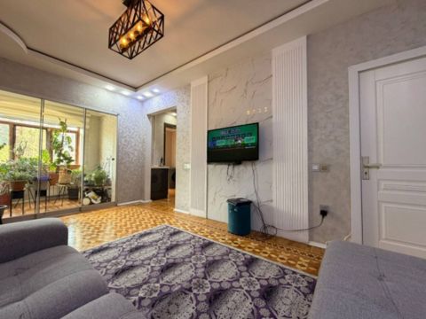 Satılır 4 otaqlı köhnə tikili 120 m² — Bakı