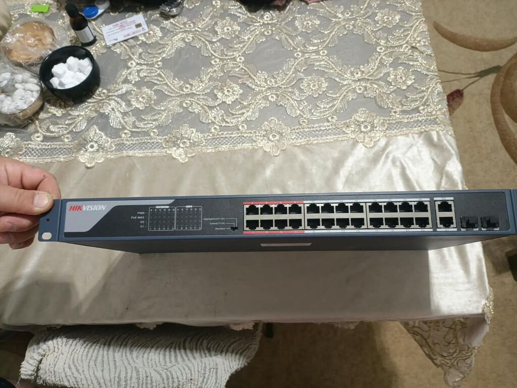 Modemlər və şəbəkə avadanlıqları — Şəbəkə və server avadanlığı, Bakı (2)