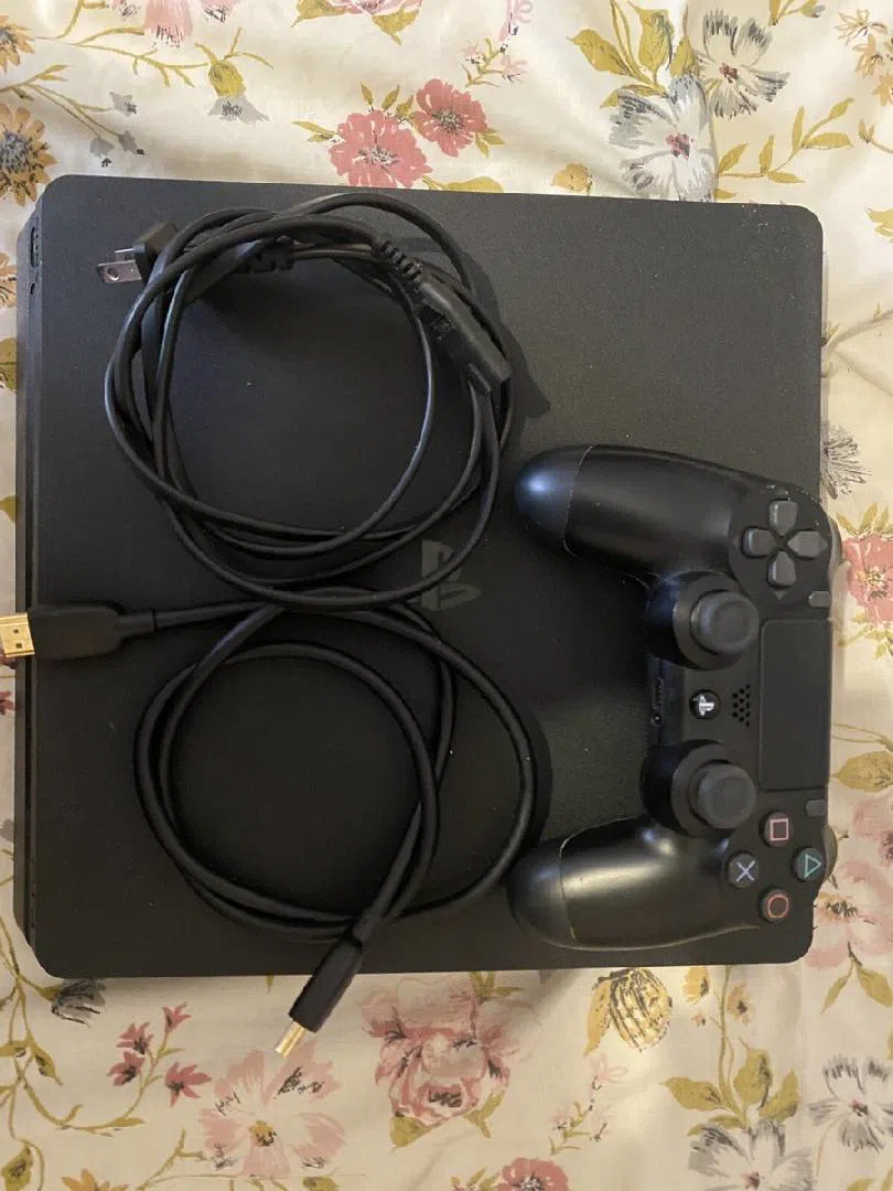 Oyun konsolu PlayStation 4 Slim 500GB — Bakı