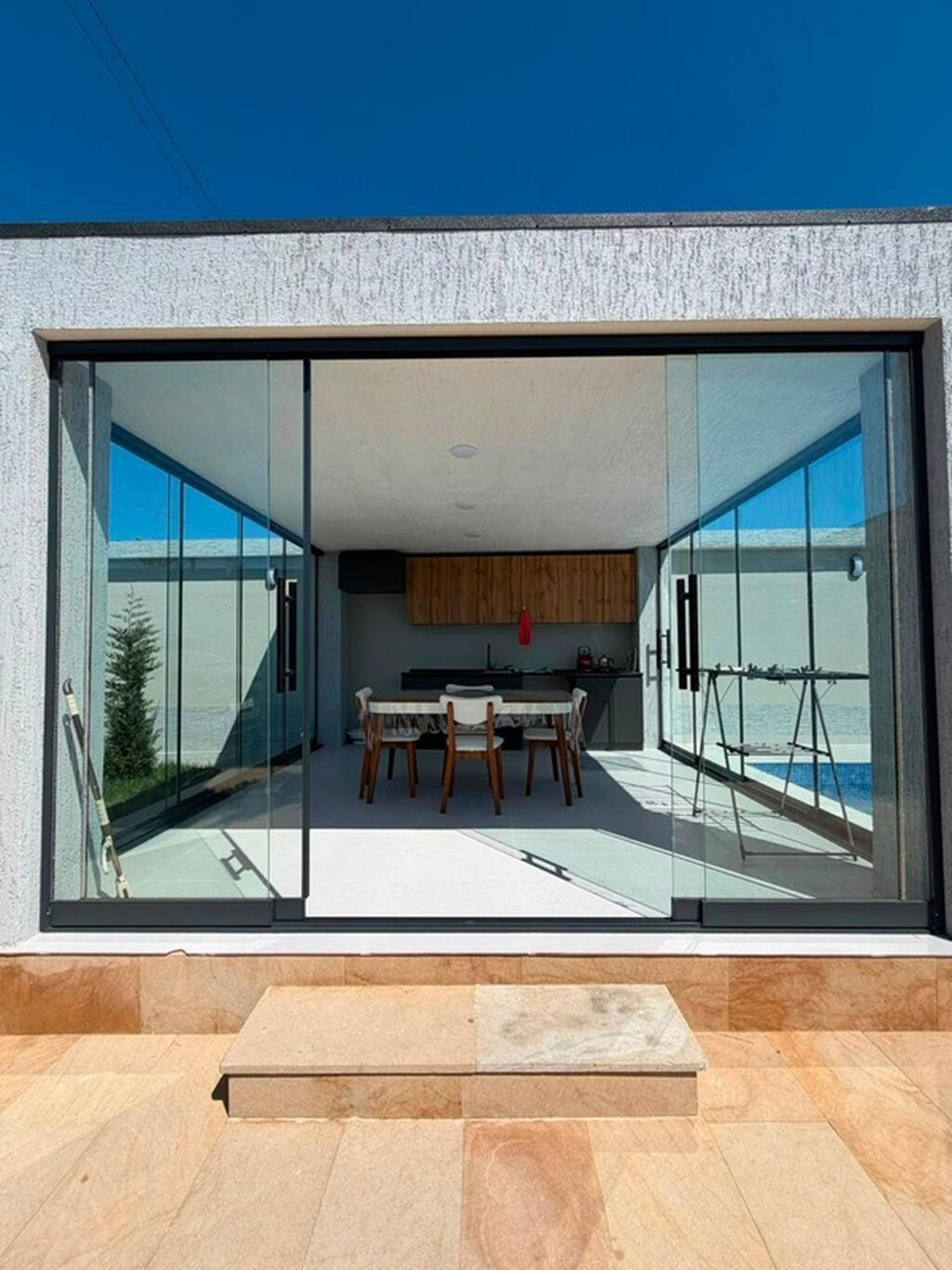 Müasir tərzdə layihələndirilmiş həyət evi - Geniş, tam hasarlanmış — Ev, villa, Bakı (2)