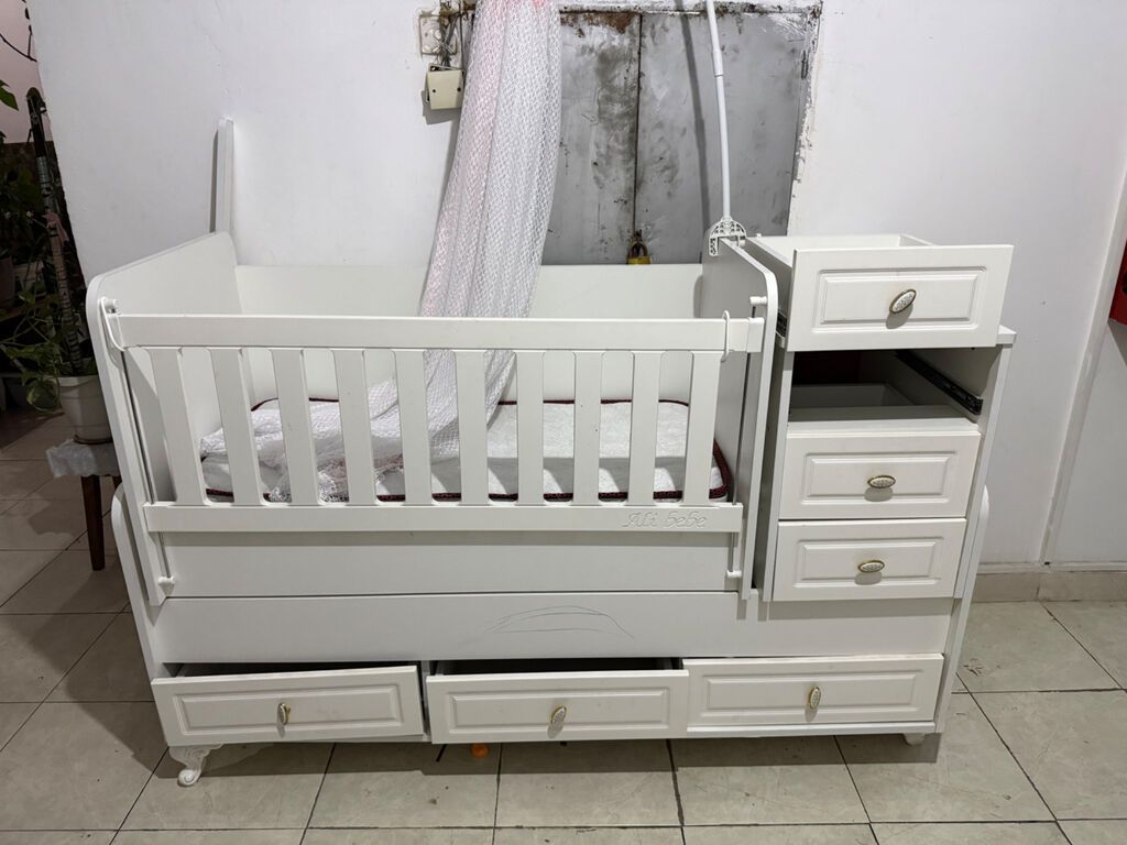 Normal veziyetdedir sadece qapaglarini duzgun yerlesdirmek lazimdi — Yataqlar, Bakı (2)